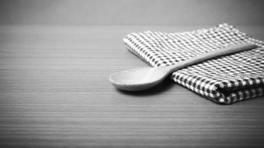 Tahta kaşık ve mutfak havlu