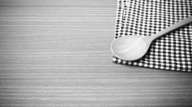 Tahta kaşık ve mutfak havlu