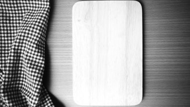 Kesme tahtası ve mutfak havlu