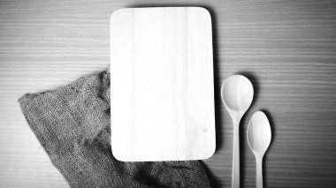 Kesme tahtası ve tahta kaşıklar