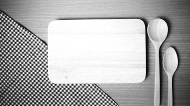 Kesme tahtası ve tahta kaşıklar