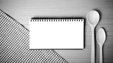 Defter ve mutfak araçları