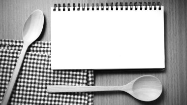 Defter ve mutfak araçları