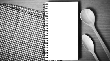 Defter ve mutfak araçları