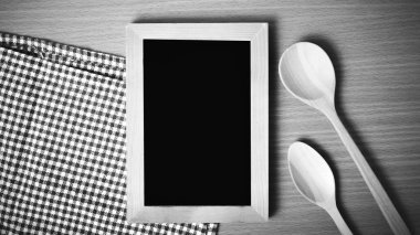 Yazı tahtası ve tahta kaşıklar