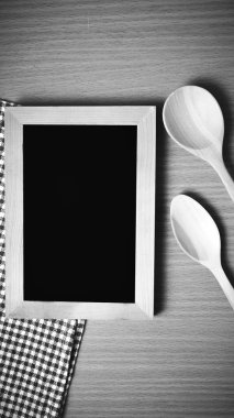 Yazı tahtası ve tahta kaşıklar