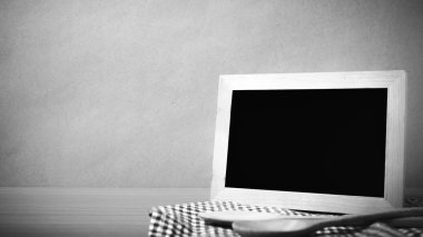 Yazı tahtası ve tahta kaşıklar