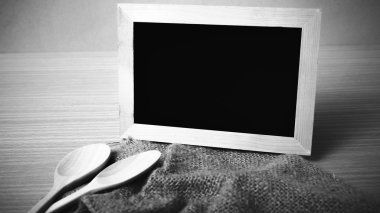 Yazı tahtası ve tahta kaşıklar