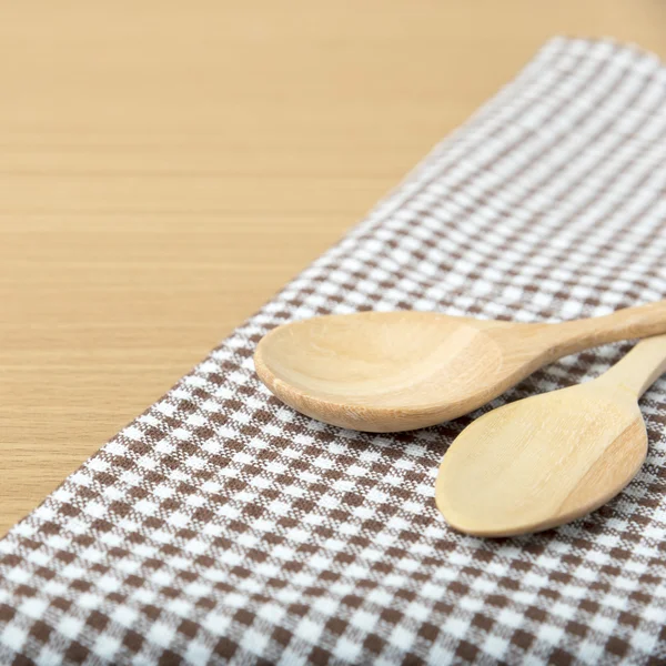 Cucchiai e strofinacci in legno — Foto Stock