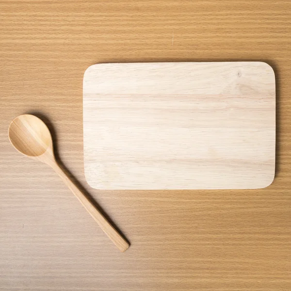 Kesme tahtası ve tahta kaşık