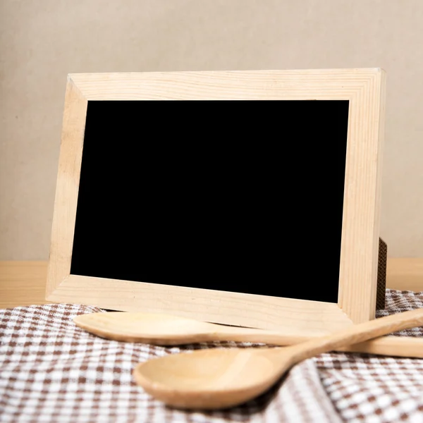 Yazı tahtası ve tahta kaşıklar