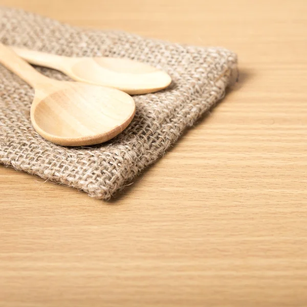 Cucharas de madera en el saqueo — Foto de Stock