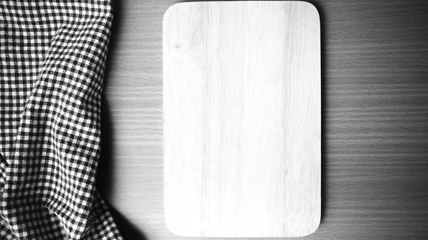 Kesme tahtası ve mutfak havlu