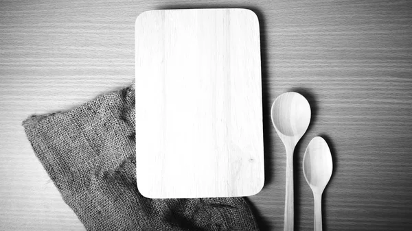 Kesme tahtası ve tahta kaşıklar