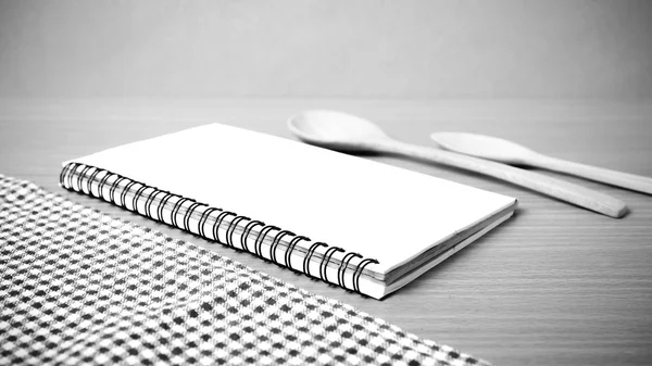 Hulpprogramma's voor notebook en keuken — Stockfoto