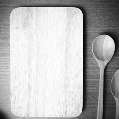 Kesme tahtası ve tahta kaşıklar