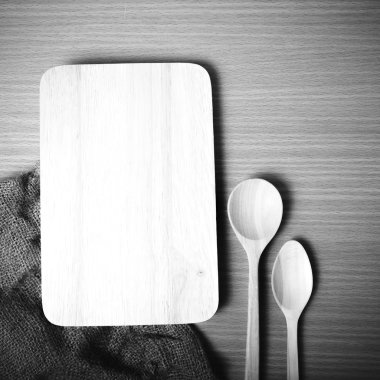 Kesme tahtası ve tahta kaşıklar