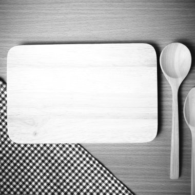 Kesme tahtası ve tahta kaşıklar