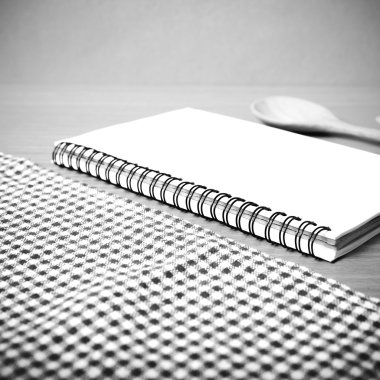 Defter ve mutfak araçları