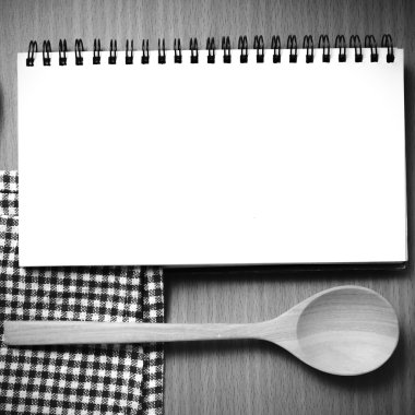 Defter ve mutfak araçları