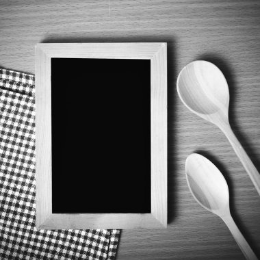 Yazı tahtası ve tahta kaşıklar