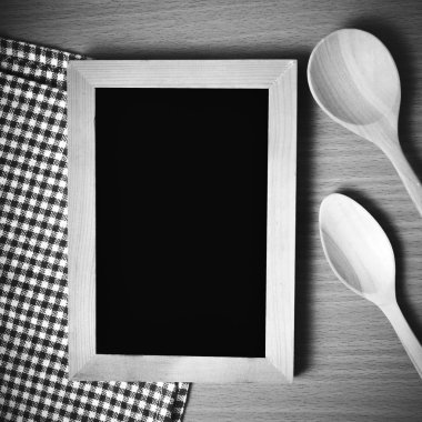 Yazı tahtası ve tahta kaşıklar