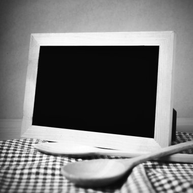 Yazı tahtası ve tahta kaşıklar