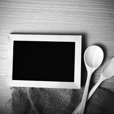 Yazı tahtası ve tahta kaşıklar