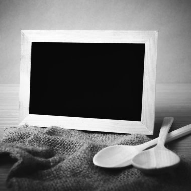 Yazı tahtası ve tahta kaşıklar