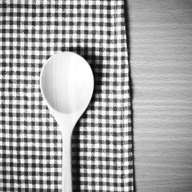 Tahta kaşık ve mutfak havlu