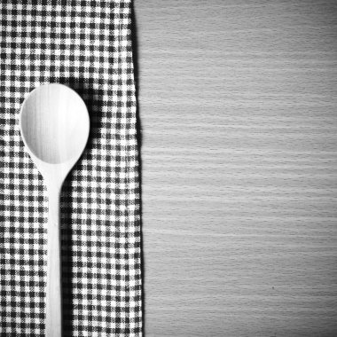 Tahta kaşık ve mutfak havlu