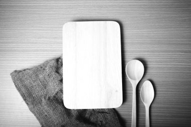 Kesme tahtası ve tahta kaşıklar