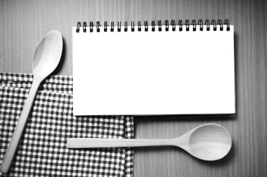 Defter ve mutfak araçları