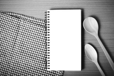 Defter ve mutfak araçları