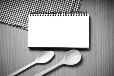 Defter ve mutfak araçları