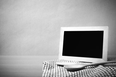 Yazı tahtası ve tahta kaşıklar