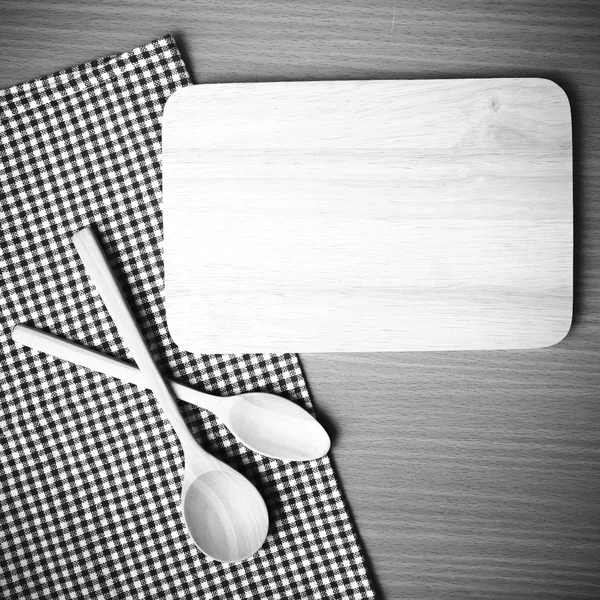 Kesme tahtası ve tahta kaşıklar