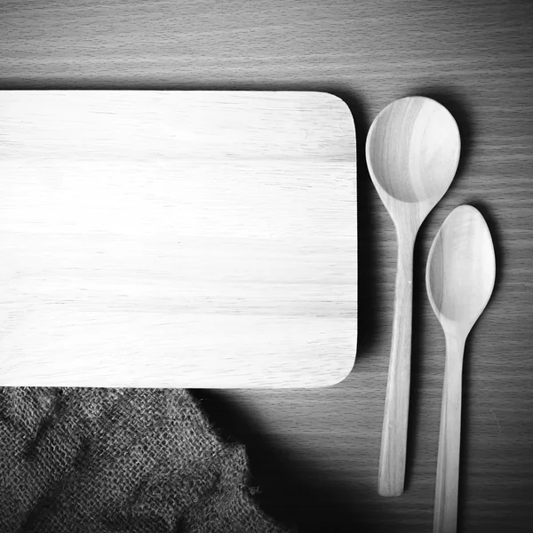 Kesme tahtası ve tahta kaşıklar