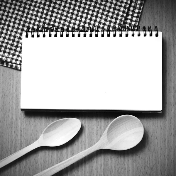 Defter ve mutfak araçları