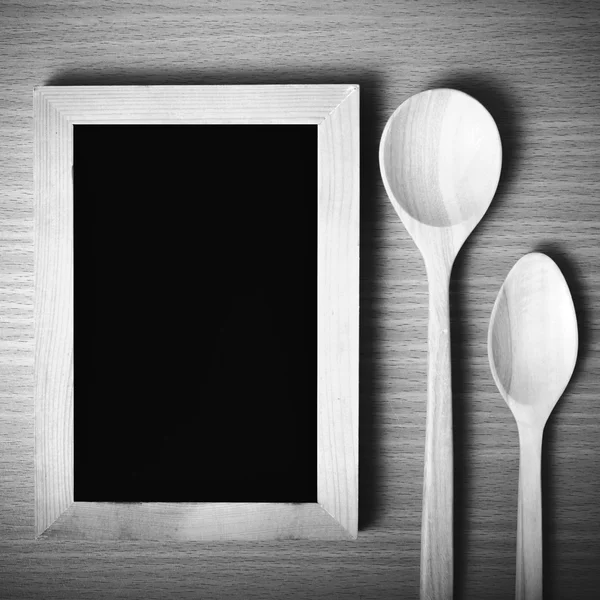 Yazı tahtası ve tahta kaşıklar