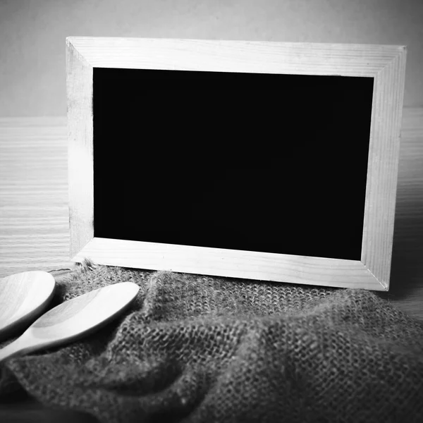 Yazı tahtası ve tahta kaşıklar