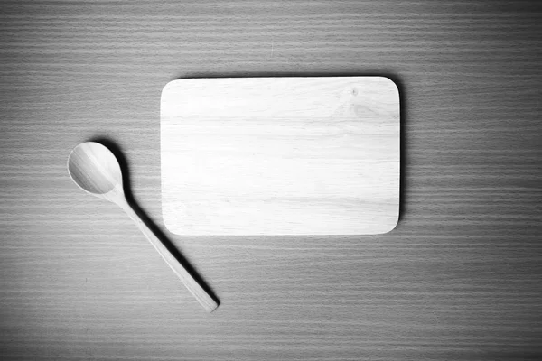 Kesme tahtası ve tahta kaşık