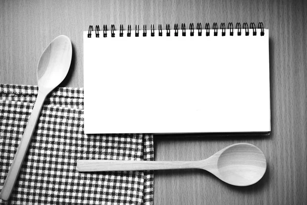 Defter ve mutfak araçları