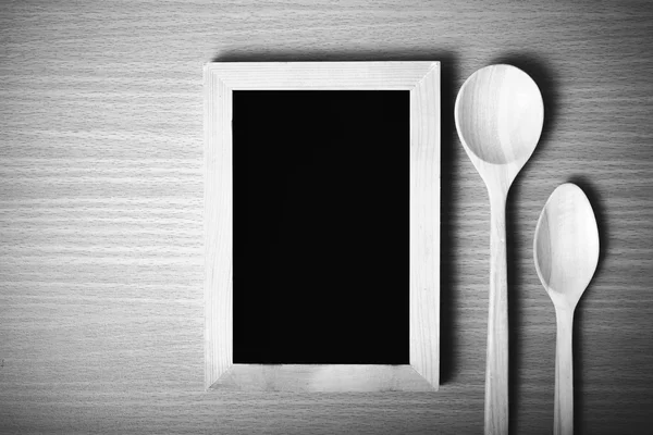 Yazı tahtası ve tahta kaşıklar