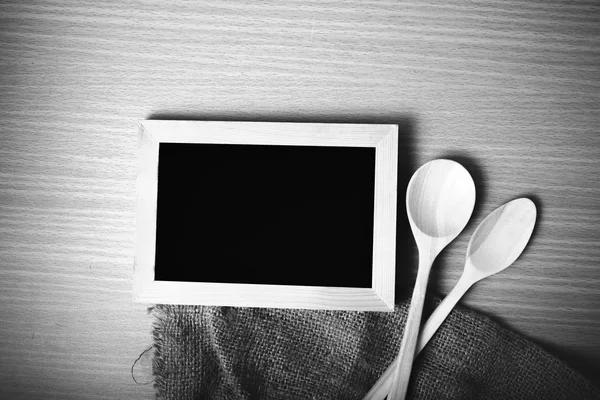 Yazı tahtası ve tahta kaşıklar