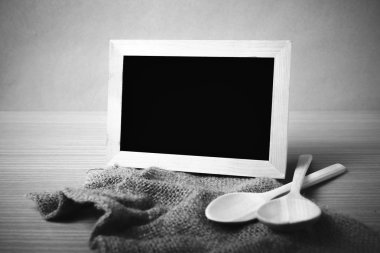 Yazı tahtası ve tahta kaşıklar