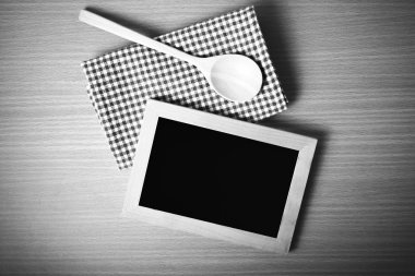 Yazı tahtası ve tahta kaşık