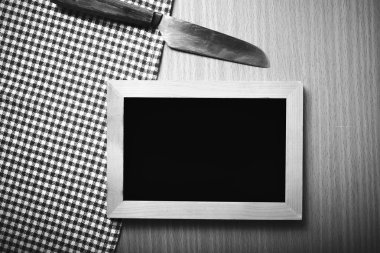 Yazı tahtası ve bıçak kitche havlu