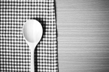 Tahta kaşık ve mutfak havlu