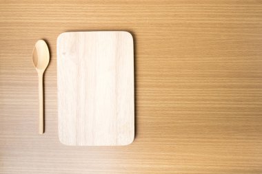 Kesme tahtası ve tahta kaşık